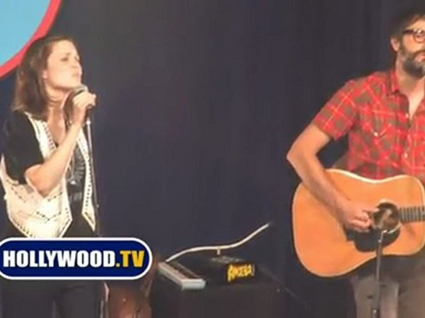 ⁣Mandy Moore Performs New Songs At Amoeba Music