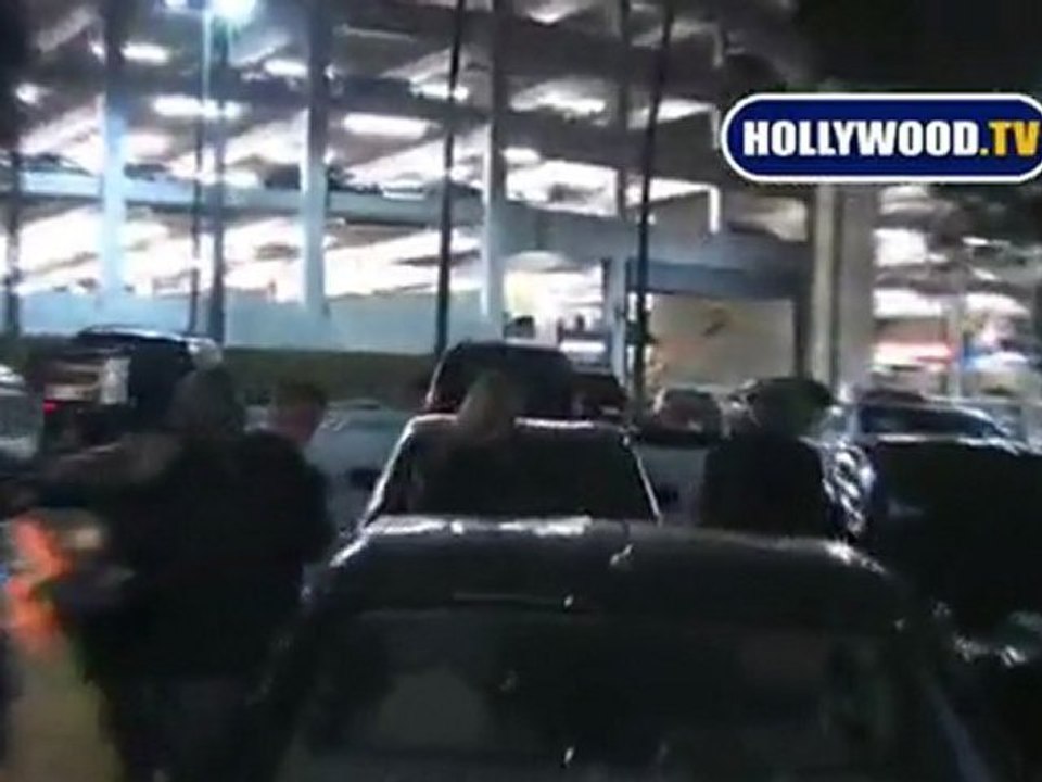 Lisa Kudrow Will Not Sing Smelly Cat