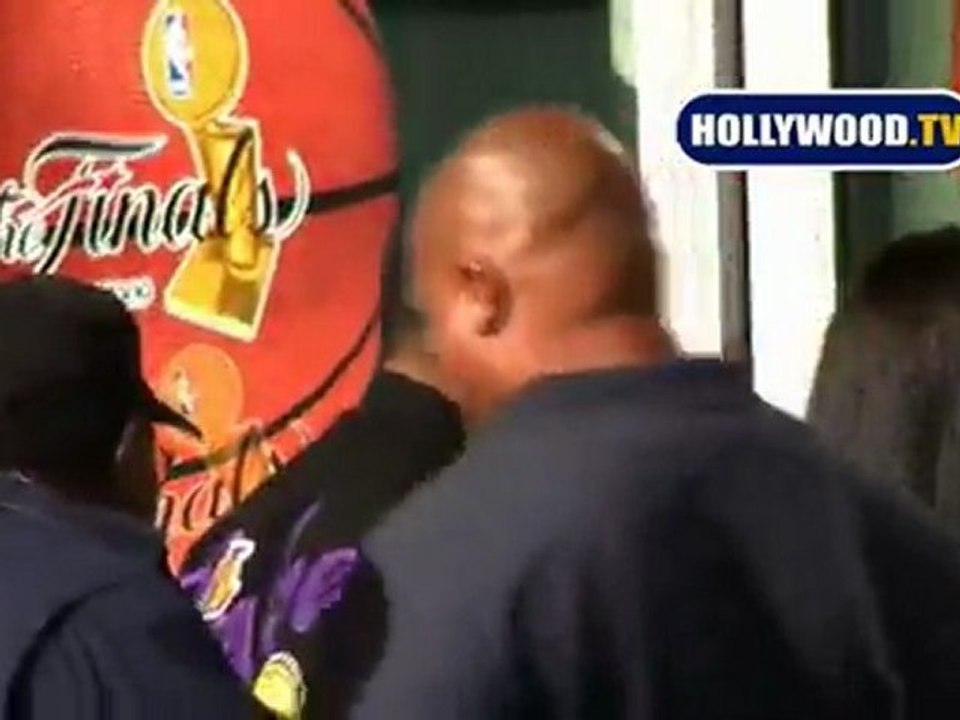 Leonardo DiCaprio And Other Celebrities Come To The Lakers
