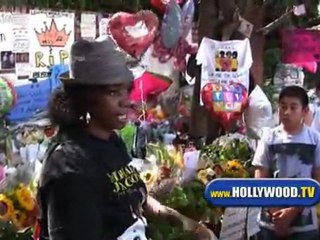 Michael Jackson's Fans  Sing At Michael's House