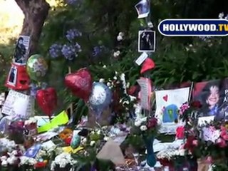 Flowers For Michael Jackson At Carolwood Dr.