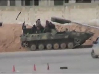 فري برس   حماة توجه المصفحات من دوار السباهي إلى طريق حلب12 2 2012