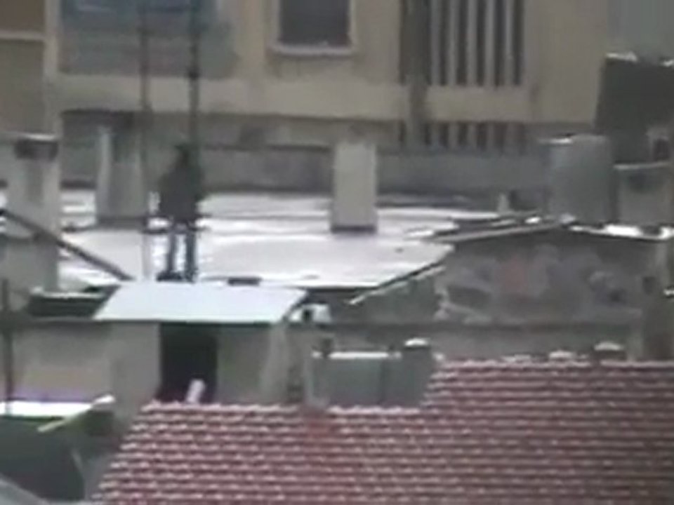 فري برس   حماة   الشبيحة محتلة مدرسة ناصح علوان 9 2 2012