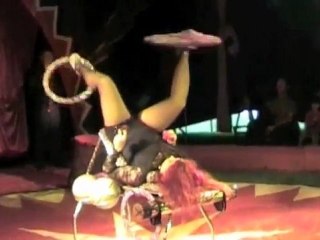 FOOT JUGGLER - MARYLOU-presents Art agency Valentino