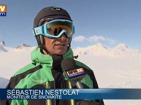 Le snowkite ou ski à voile fait des adeptes