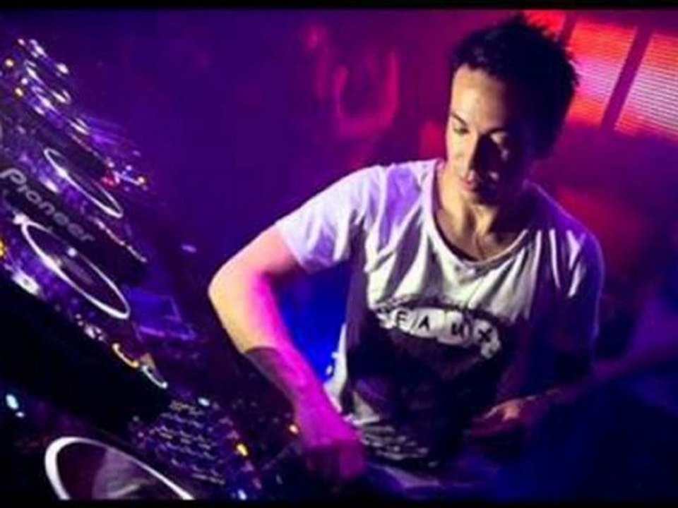 Teaser : Madonna Give Me All Your Love (Remix Laidback Luke)