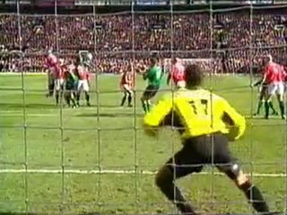 Berger dứt điểm trái phá từ chấm đá phạt trực tiếp