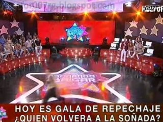 Martin Parra Le Tira Agua Al Jurado Del Soñando por Bailar 2
