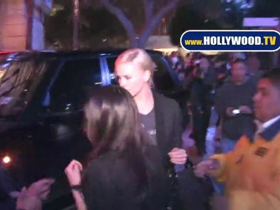 Charlize Theron LA Lakers game at The Staples 112110 YT