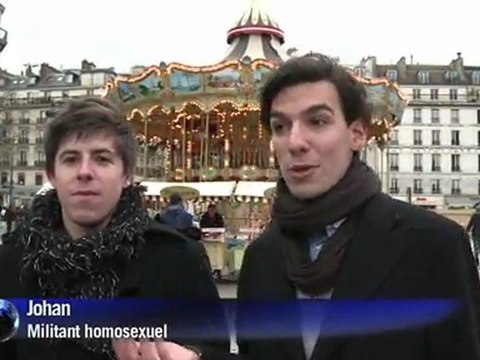 Des couples homosexuels fêtent la Saint-Valentin à Paris