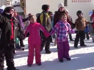 Marjorie alias Shakira danse   avec Mr Souris