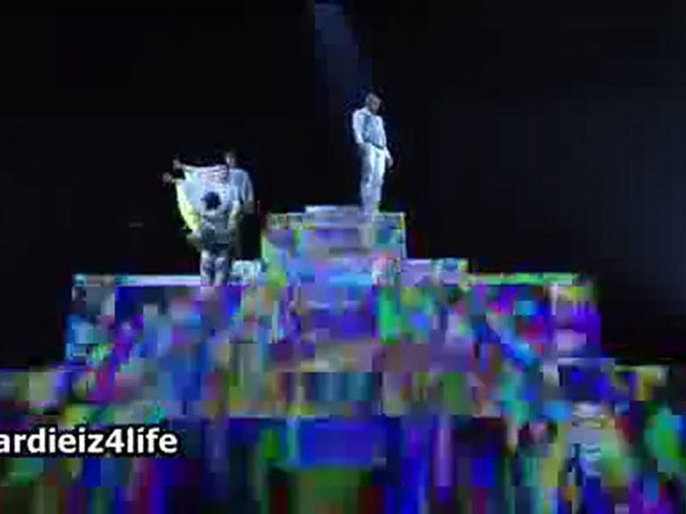 Chris Brown - Turn Up The Music & Beautifull People (live at 54th Grammys Awards 2012)