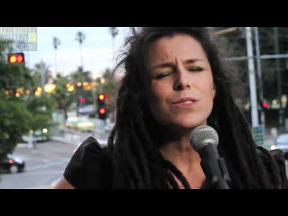 FAYE BLAIS (BalconyTV)