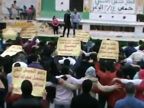 فري برس حمص الوعر الجديد مظاهرة حاشدة رغم االجراح والقصف المستمر على حي باباعمرو 14 2 2012