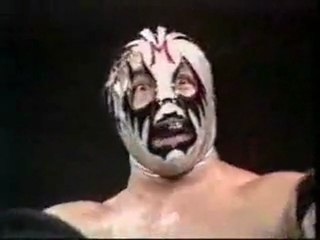 Mil Mascaras vs Jumbo Tsuruta. pt2