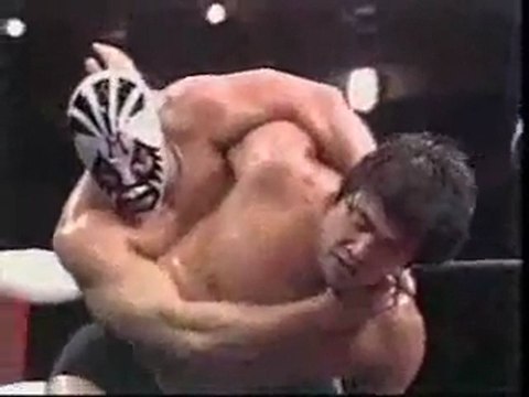 Mil Mascaras vs Jumbo Tsuruta. pt1