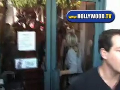 Lindsay Lohan Mobbed By Paparazzi