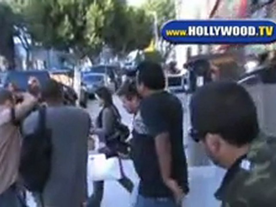 Kim Kardashian Shopping on Robertson Blvd.