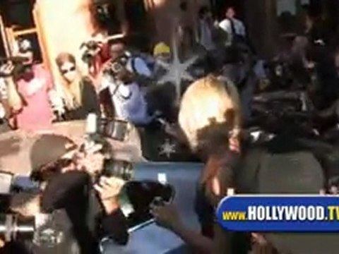 Paris Hilton and Nicole Ritchie Hit 90210 - HOLLYWOOD.TV