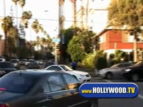 Britney Spears Sings Into The Four Seasons Hotel