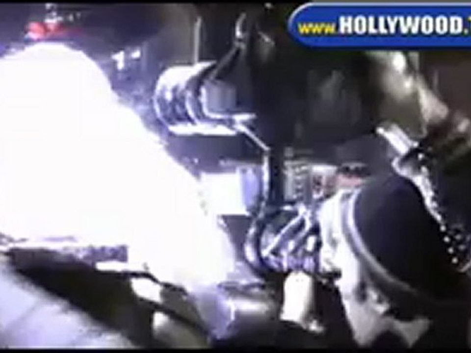 Britney Spears Mobbed at Malibu Cross Creek Starbucks