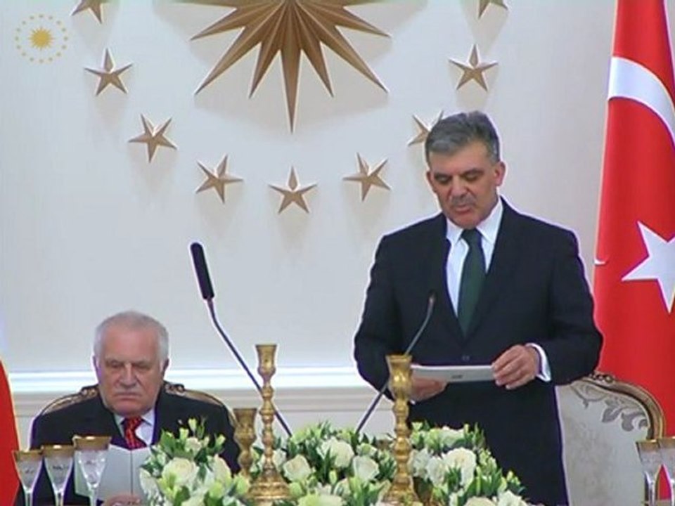 Bay ve Bayan Gül, Çek Cumhuriyeti Cumhurbaşkanı ve eşi onuruna akşam yemeği verdi