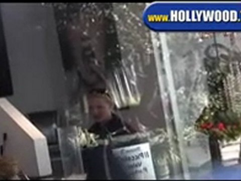 Katherine Heigl Shows Off HUGE WEDDING RING While Shopping