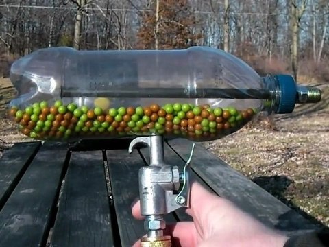 Construire un pistolet à bille avec une bouteille