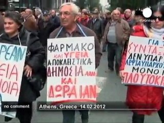 Descargar video: Greek pensioners protest against cuts - no comment