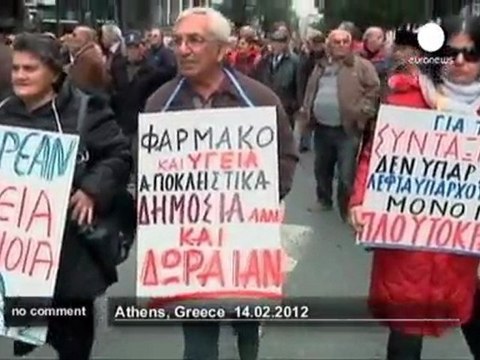 Les retraités grecs manifestent contre les... - no comment