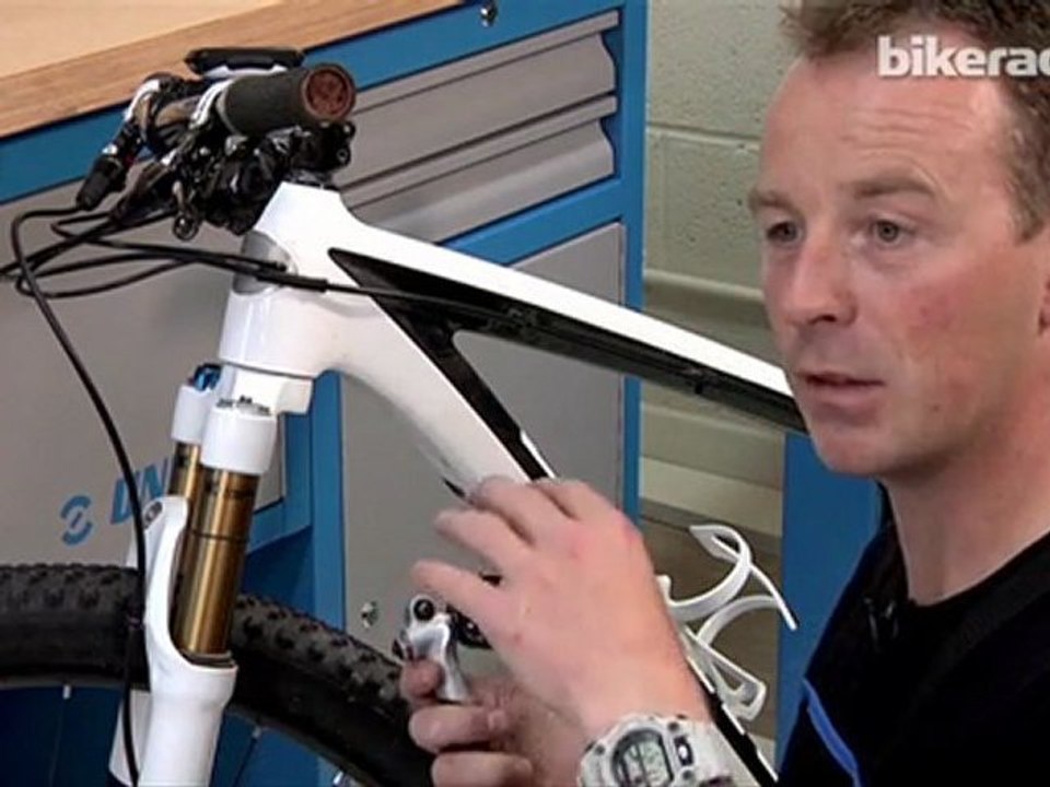 Suspension fork setup - Unior tools MTB mainten...