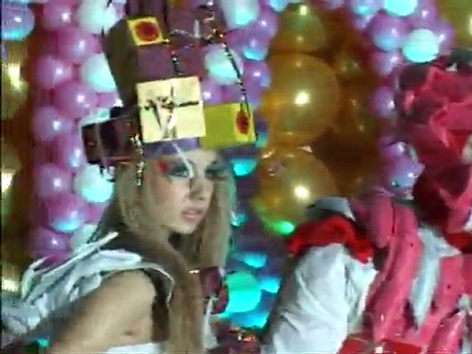 бумажное дефиле Hunters of Light на детском празднике