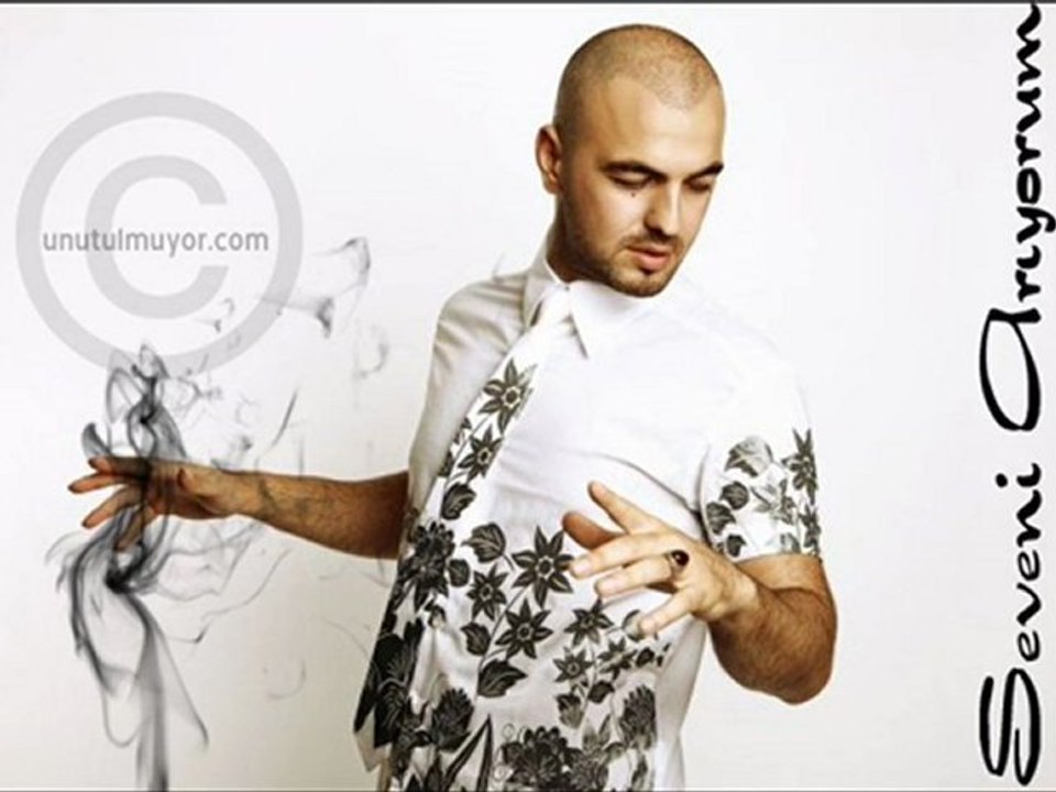 Soner  SARIKABADAYI  " SEVENİ ARIYORUM"