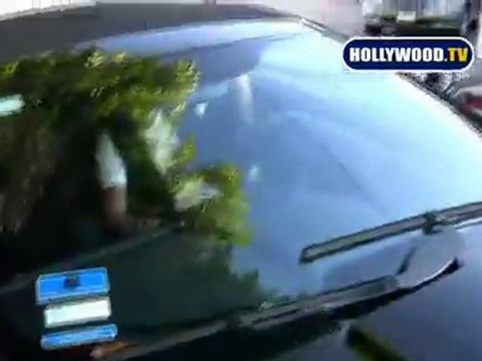 Paulina Rubio eats lunch at La Conversation