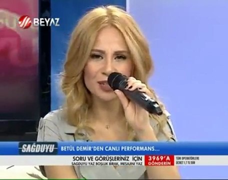 Betül Demir - Dışarda Bir Yaz Yağmuru (Beyaz TV Canlı Performans)
