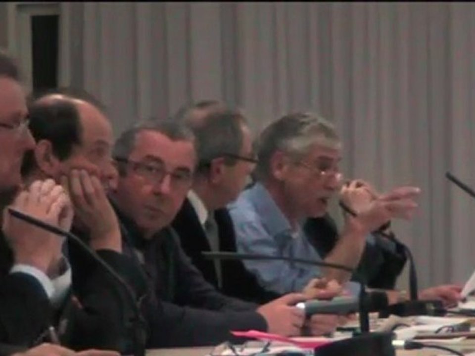 réunion sur les barrages à Isigny-le-Buat (50) - #2 - intervention de John Kaniowski, pdt des "amis du barrage"