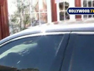 Jennifer Garner Shops Brentwood Style