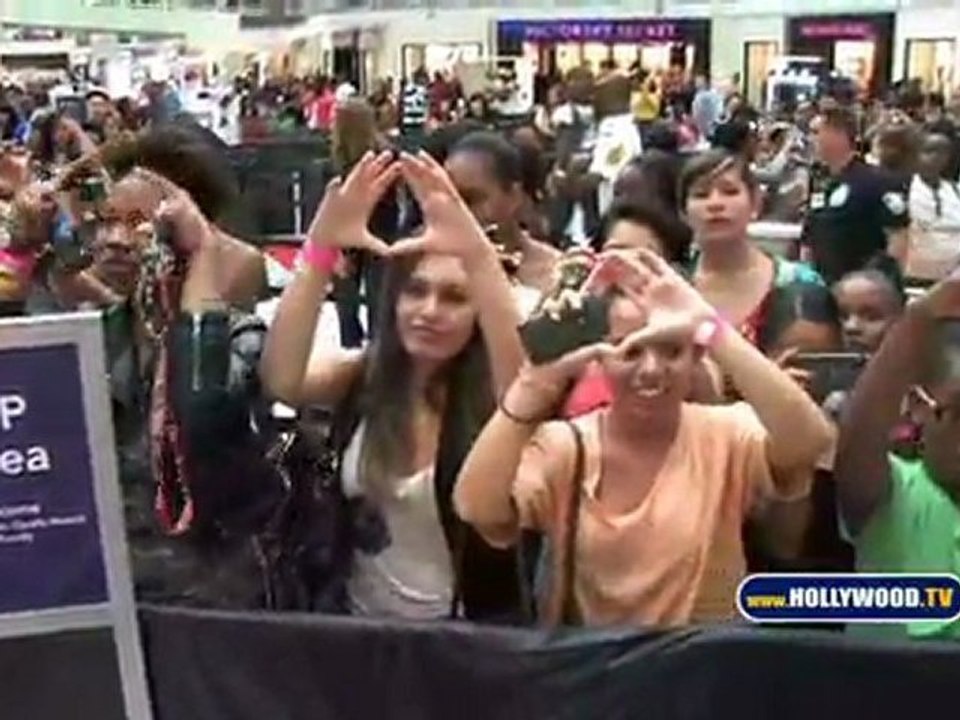 Omarion Performs At Millions Of Milkshakes Westfield Culver City