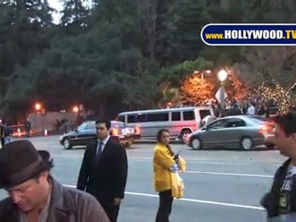 Profane =Costas Mandylor As He Signs Autographs For Fans Scream 2010