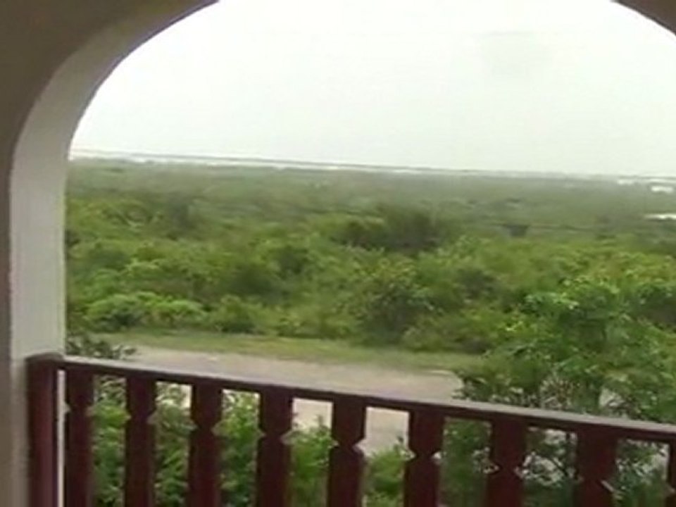 observing tropical storm Irene in Anguilla,  August 2011 video 1
