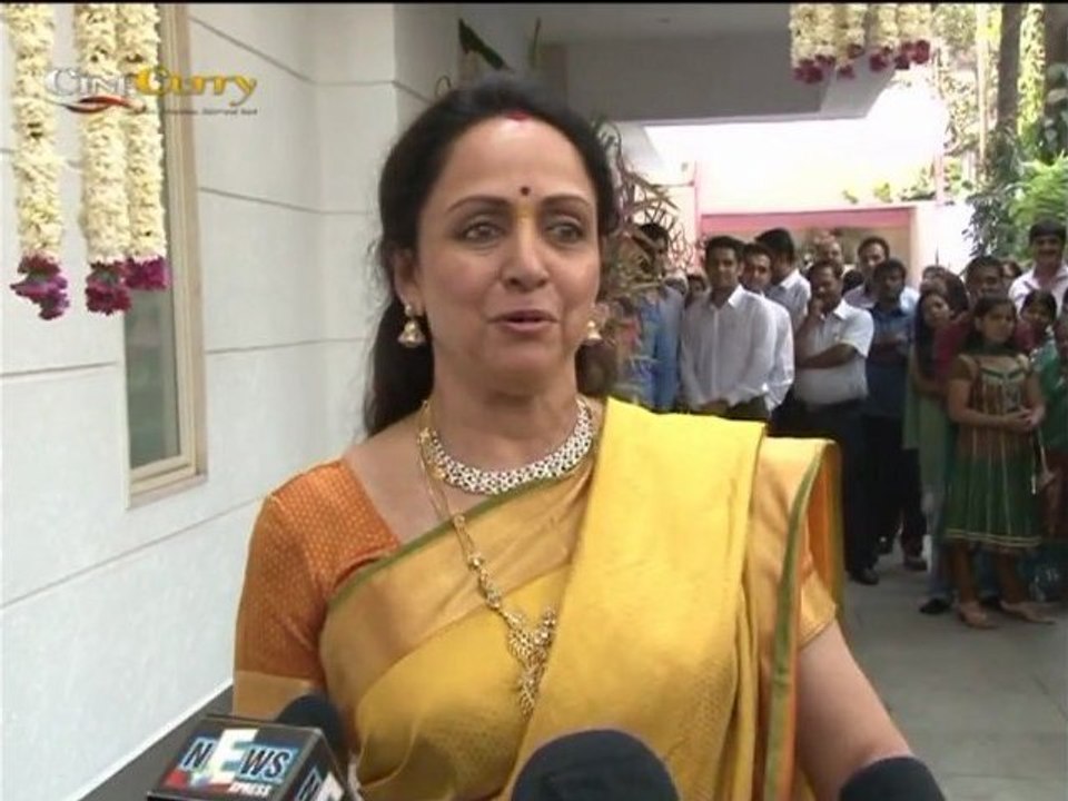 Esha Deol Gets Engaged
