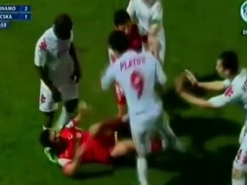 Michel Platini en mode boxe thaï