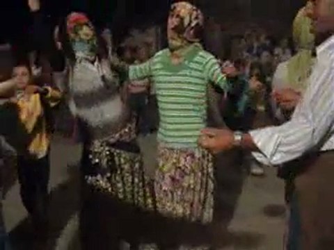 bigadiç kalafat köyü kızları(bayram garan)kamerasıyla.