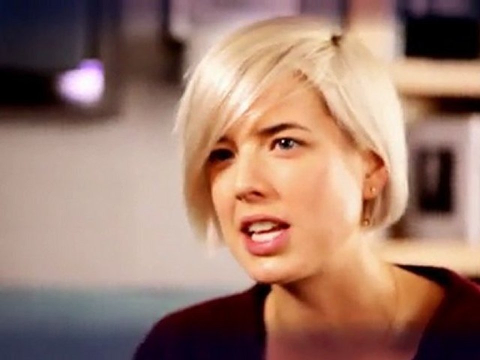 Agyness Deyn talks modeling and feeling ugly!