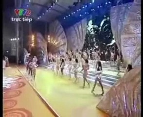 Hoa hậu Hoàn vũ quyến rũ trong áo tắm