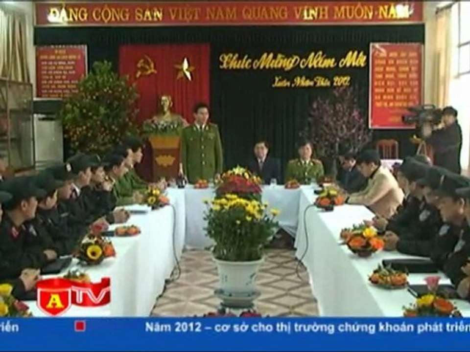 Phó Bí thư thường trực Thành ủy Hà Nội thăm, chúc tết phòng CSGT và CSCĐ