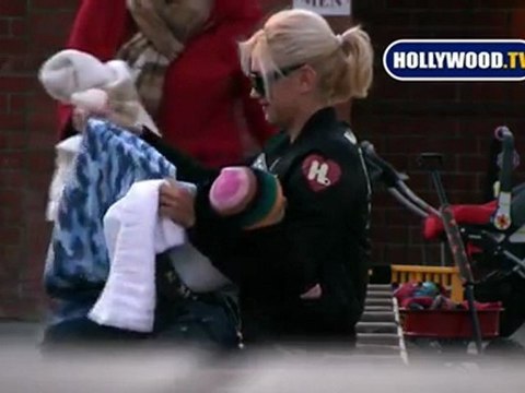 EXCLUSIVE: Gwen Stefani, Zuma and Kingston Play at the Park