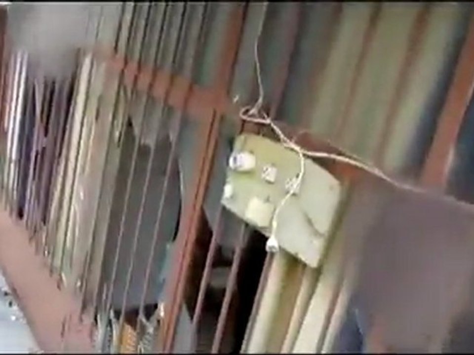 فري برس   حمص   حي الإنشاءات دمار في الشوارع إثر سقوط الصواريخ 16 2 2012