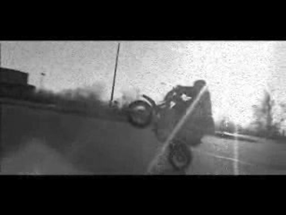 stunt-noir-blanc