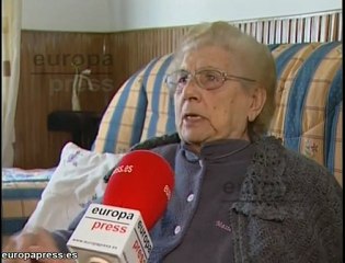 Dos hombres intentan timar a una anciana